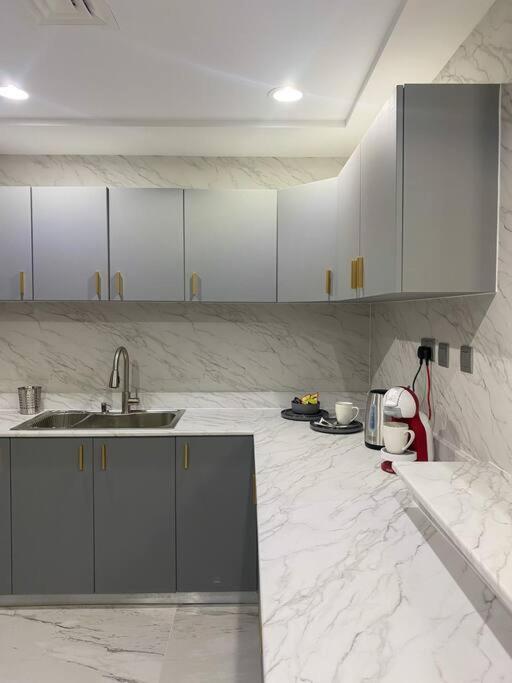 Deal!!! Brand New 1 Bed Condo In The Heart Of Dubai Marina Exterior foto